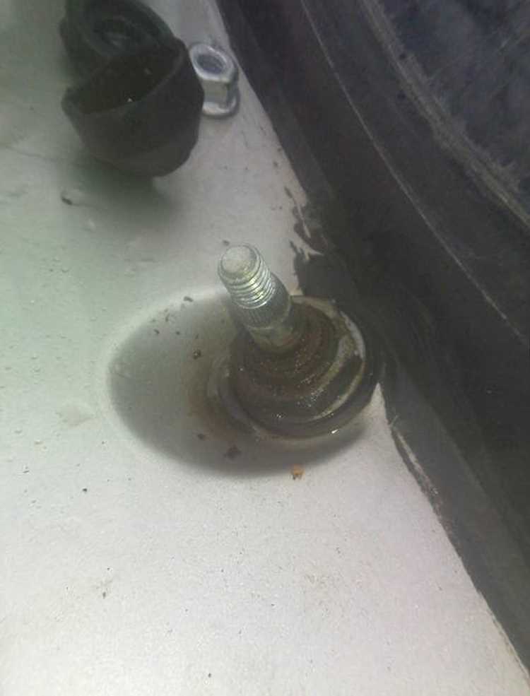 Замена старых моделей на новые щетки стеклоочистителей